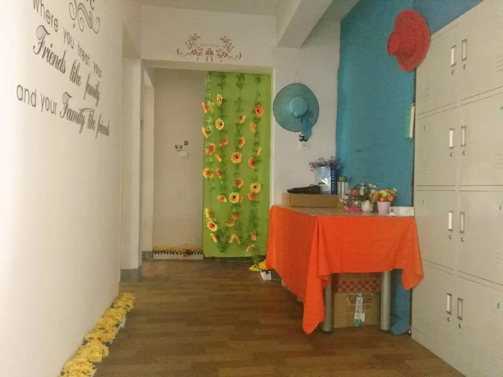 SevenColor Space Hostel