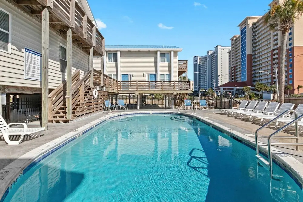 2BR Retreat With Pool Near Beach and The Hangout
