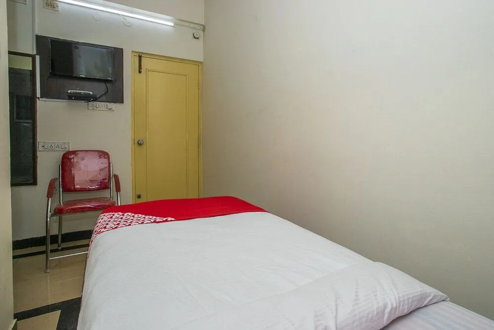OYO 26817 GKS Residency
