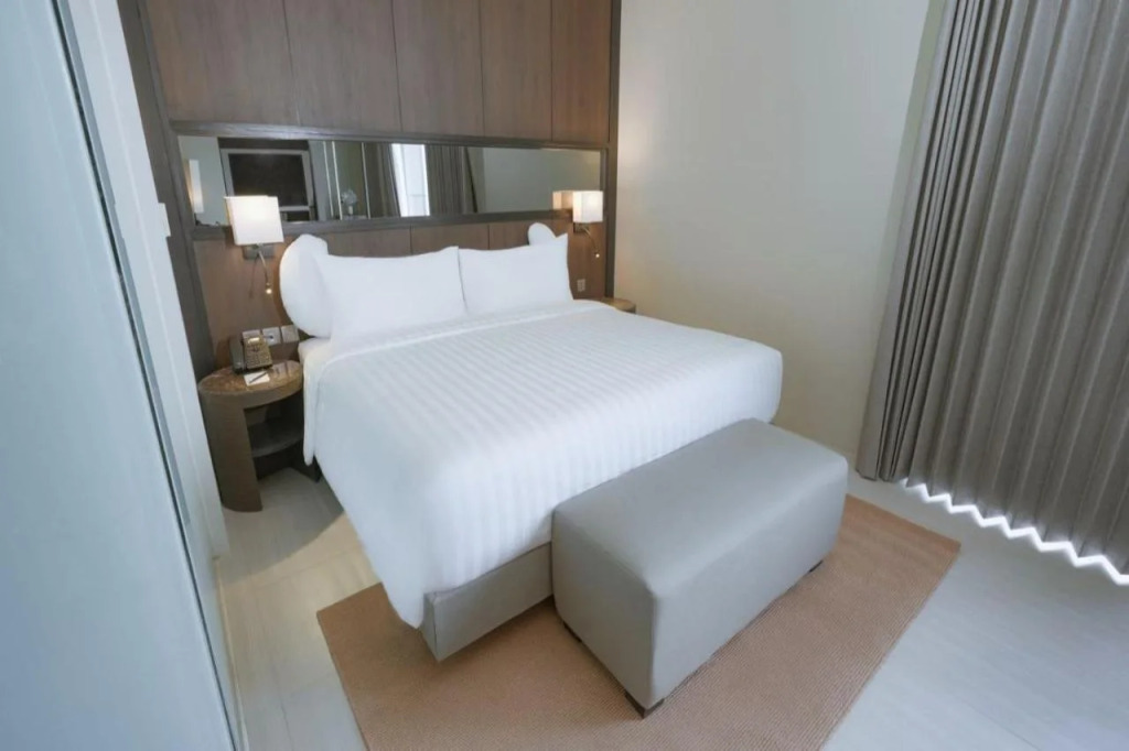 Whiz Luxe Hotel Spazio Surabaya