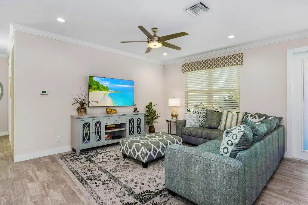 Amazing outdoor living on a freshwater canal, 4 bedrooms, pet-friendly - Villa Becky