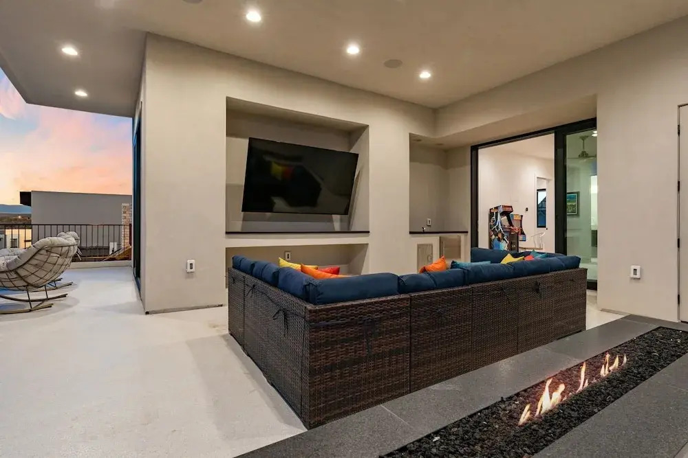 Lula Bay Lagoon House 8 Bedroom Home