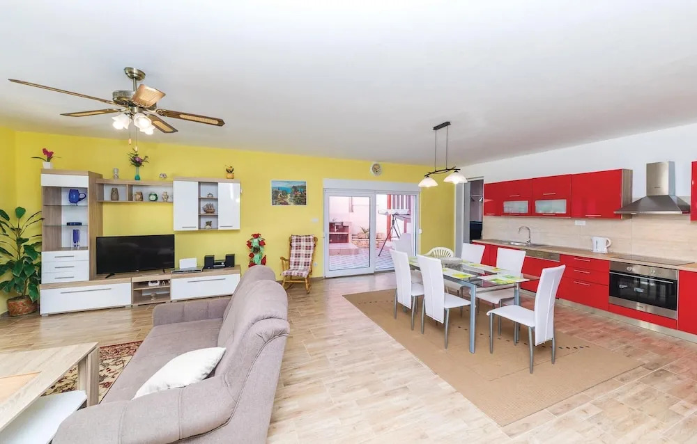 Amazing Home in Okrug Gornji With Sauna, Wifi and 4 Bedrooms