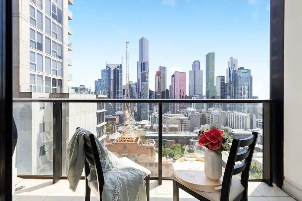 A Comfy 2BR Apt Near Melbourne Central, City Views