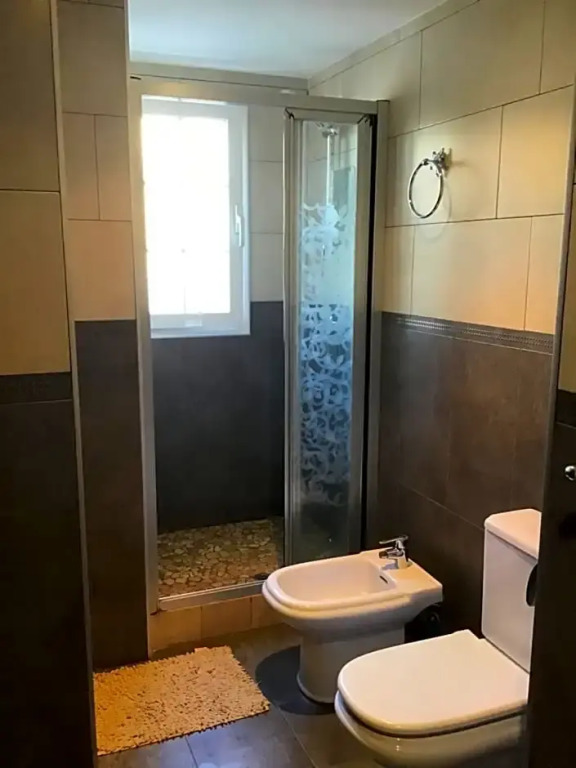 Double Room with Shared Bathroom and Shared Communal Areas R4