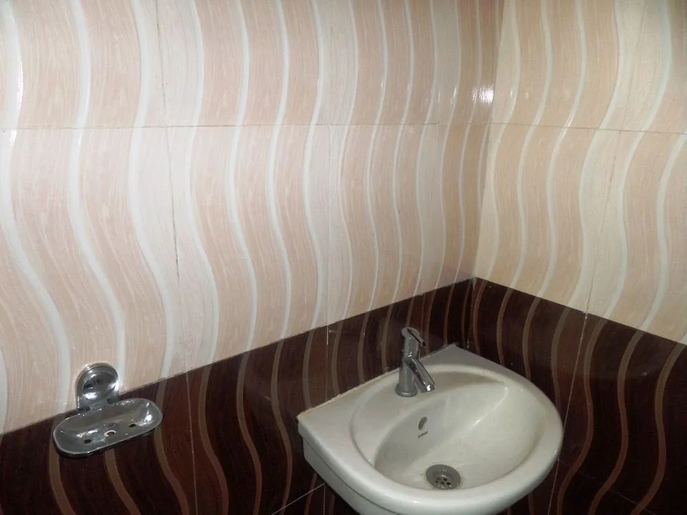 Riya Raj Hotel