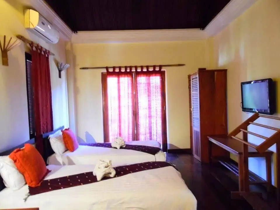 Chaluenxay Villa