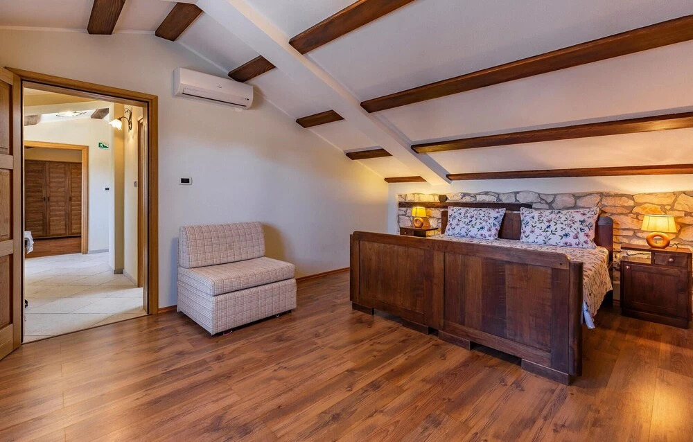 4 Bedroom Pet Friendly Home In Medulin