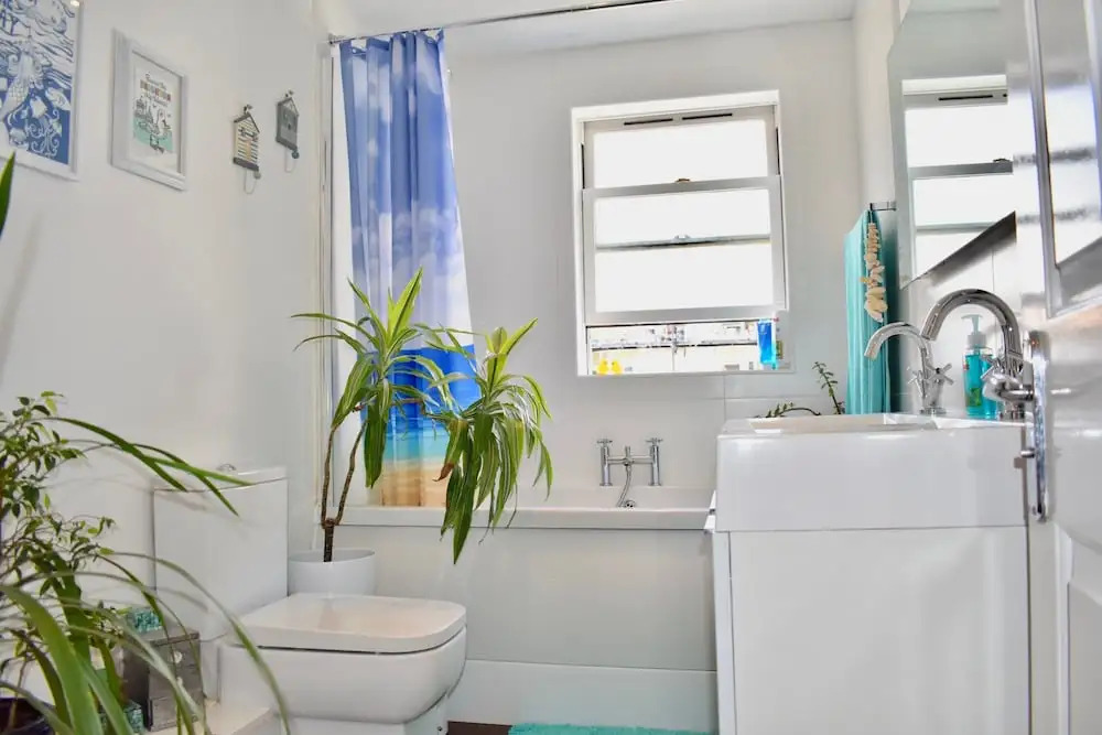 Bright Home Near Brighton Beach