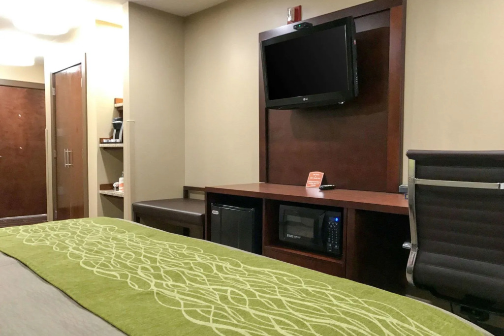 Giles Hotel Inn & Suites