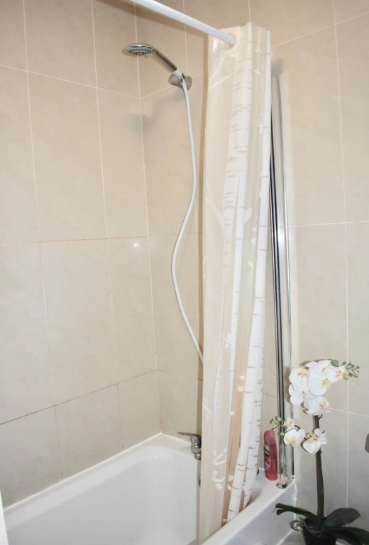Trendy 2 Bedroom Apartment Near City Centre