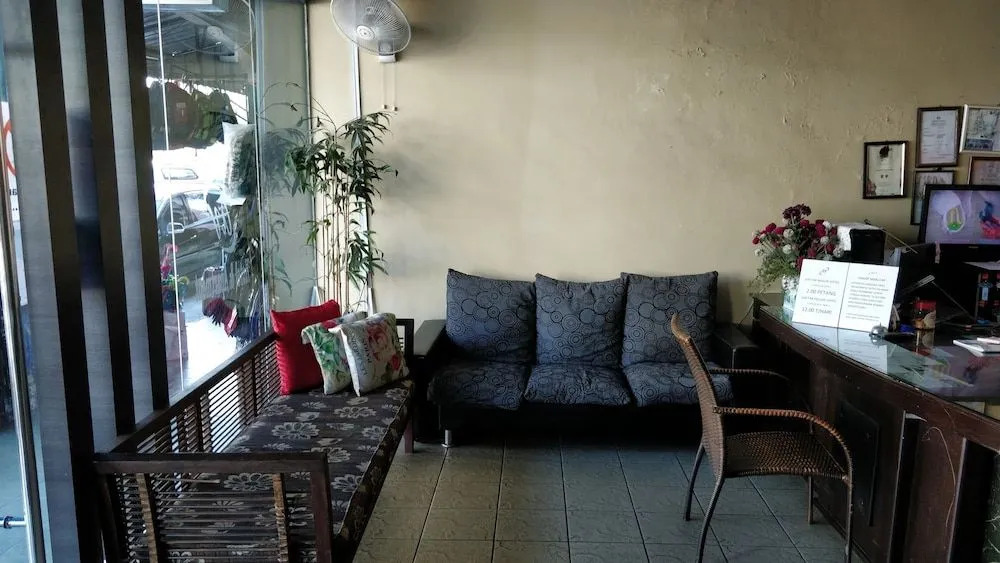 OYO 904 Avee Budget Inn