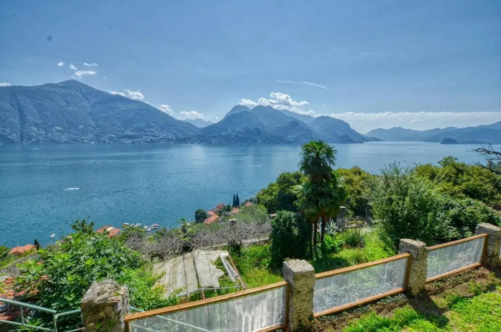Bello Pezzo 2-Bedroom Lakeview Apartment