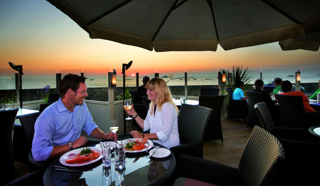 Cobo Bay Hotel
