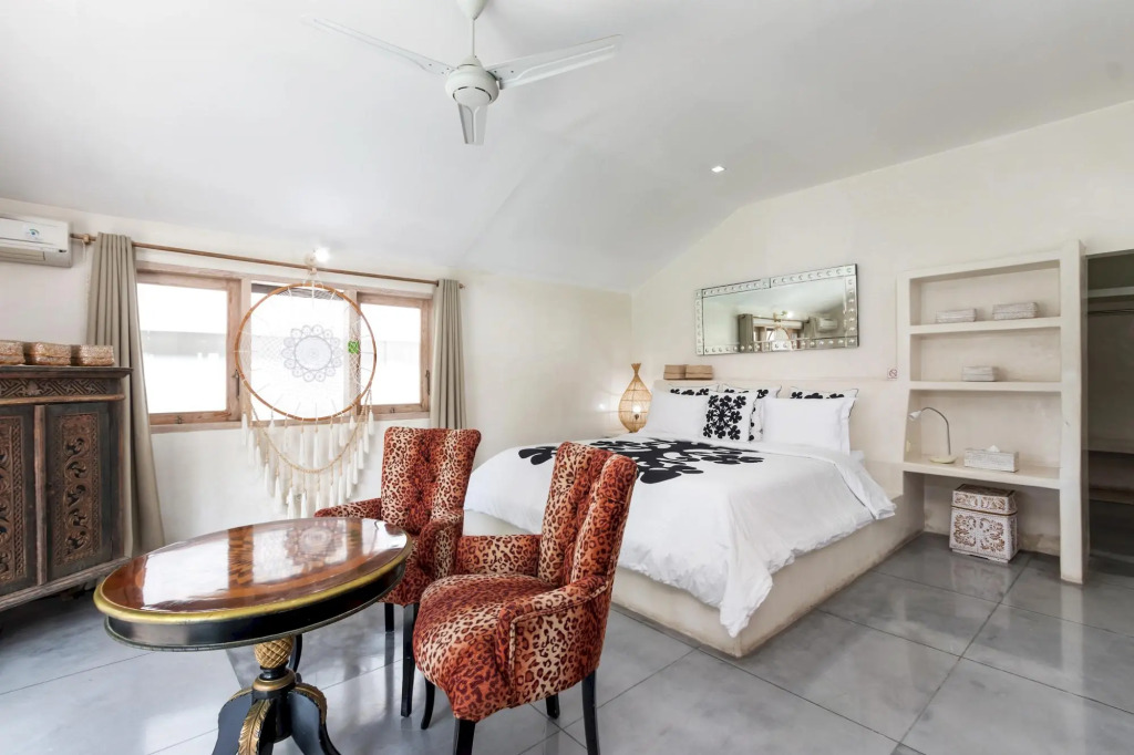 Villa Putih in Kuta with 4 bedrooms and 3 bathrooms