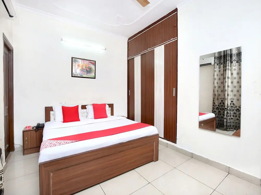 OYO 15644 Hotel Karma