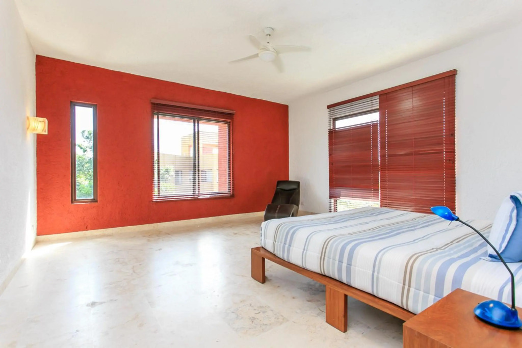 Colorful PH with private rooftop & pool in Playacar!