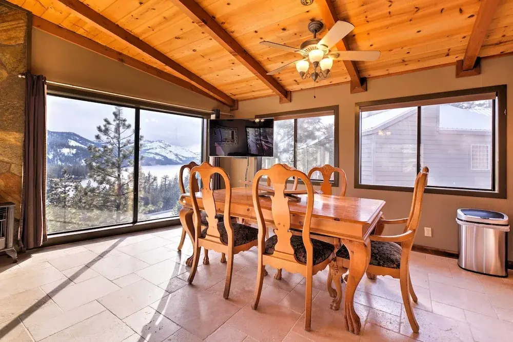 Cozy Lake-view Hideaway! Pet-friendly Truckee Home