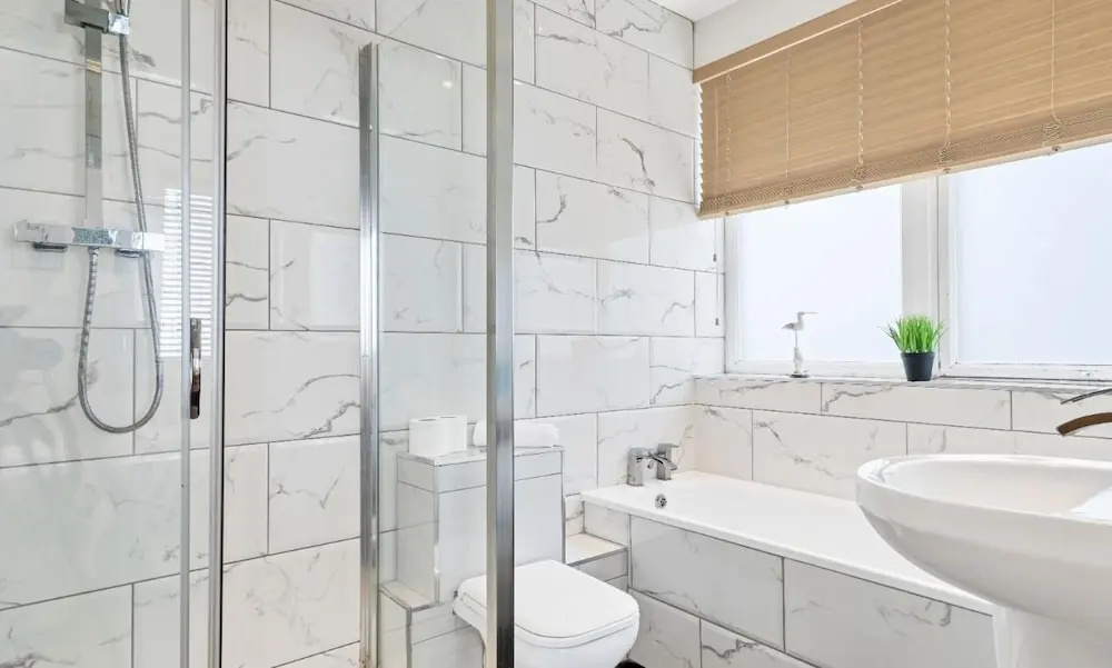Seaview Heights - two Bedroom two Bathroom Loft Style Apartment Direct Distant sea Views - Fast Wifi