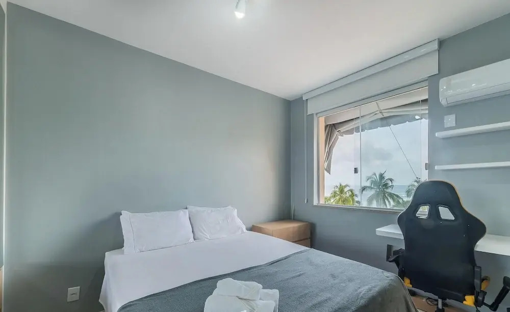 Apt w/ Ocean View 100 m From the Beach Eia0409