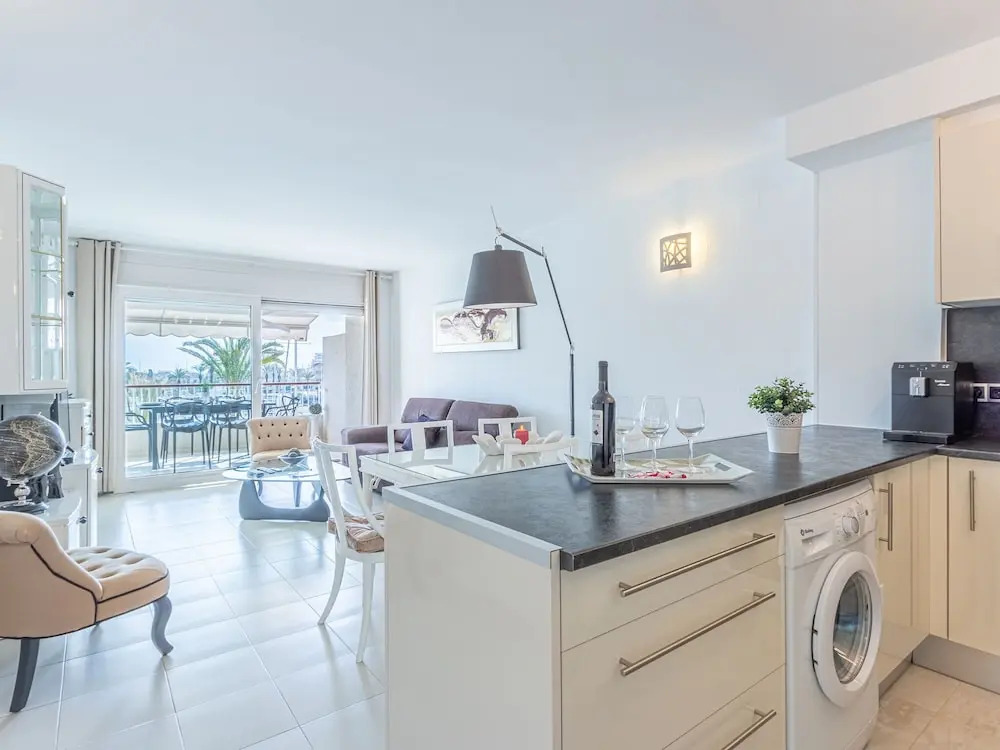 Peaceful Apartment in Empuriabrava with Terrace near Beach