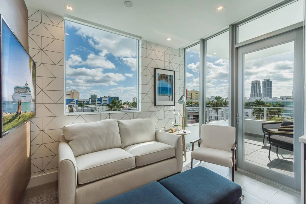Luxury 2 bedroom apt in South Beach 301