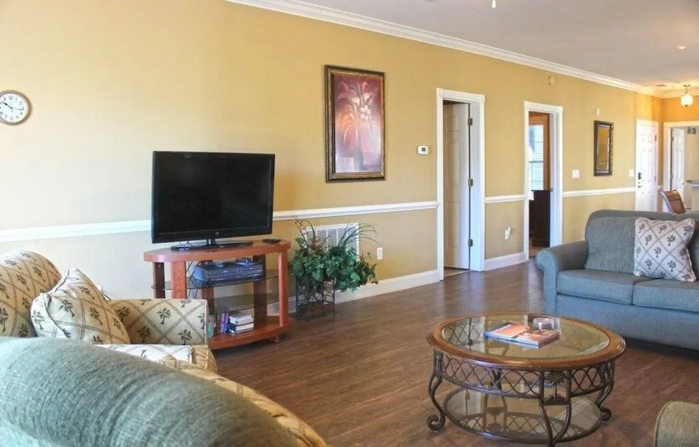 Magnolia Pointe 301 4883 3 Br condo by RedAwning
