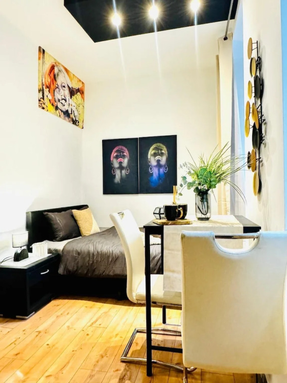 Bright Studio Stay Apt Near Rathausplatz