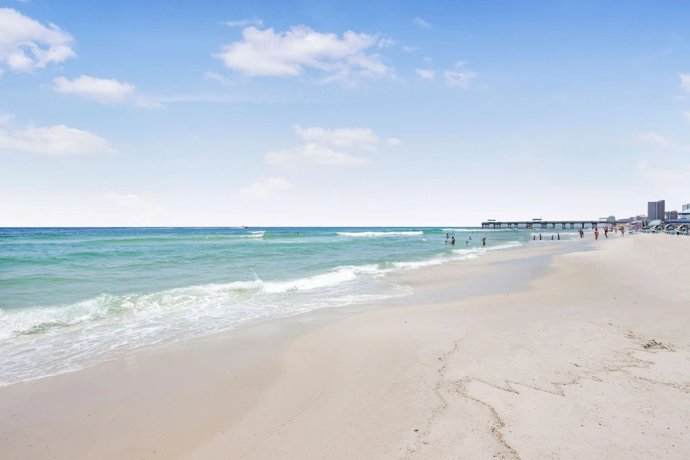Palms 915- Premier Beachfront Condo
