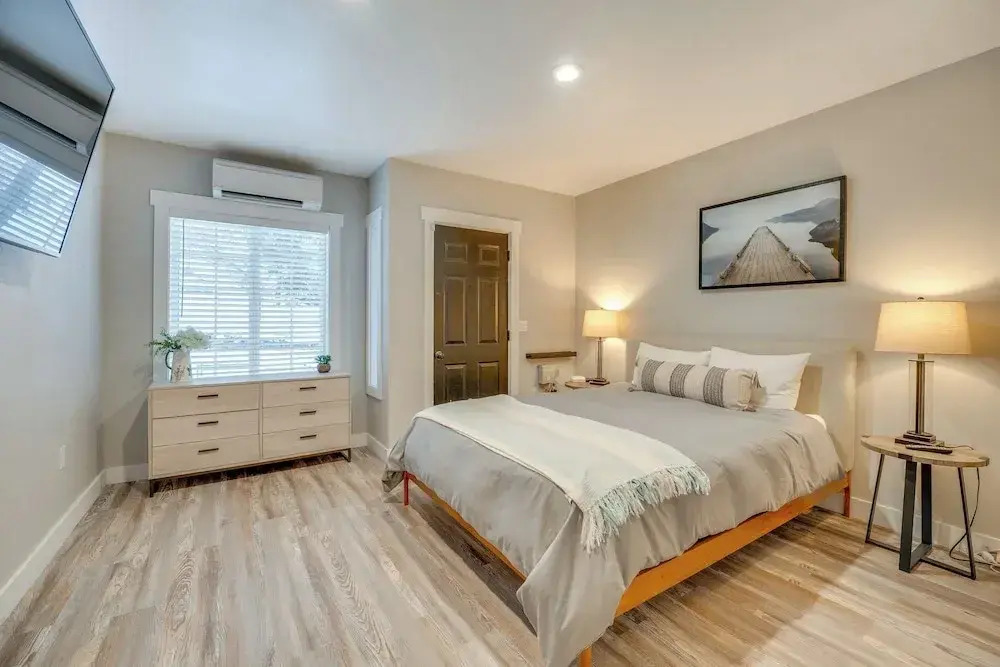2 Blocks to Dtwn Chelan: Home w/ Hot Tub & Pool