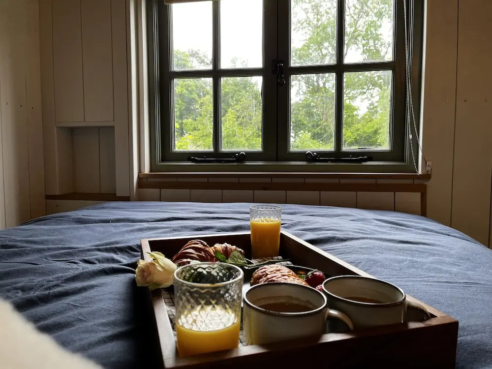 The Crooked Gate - Luxury Romantic Getaway