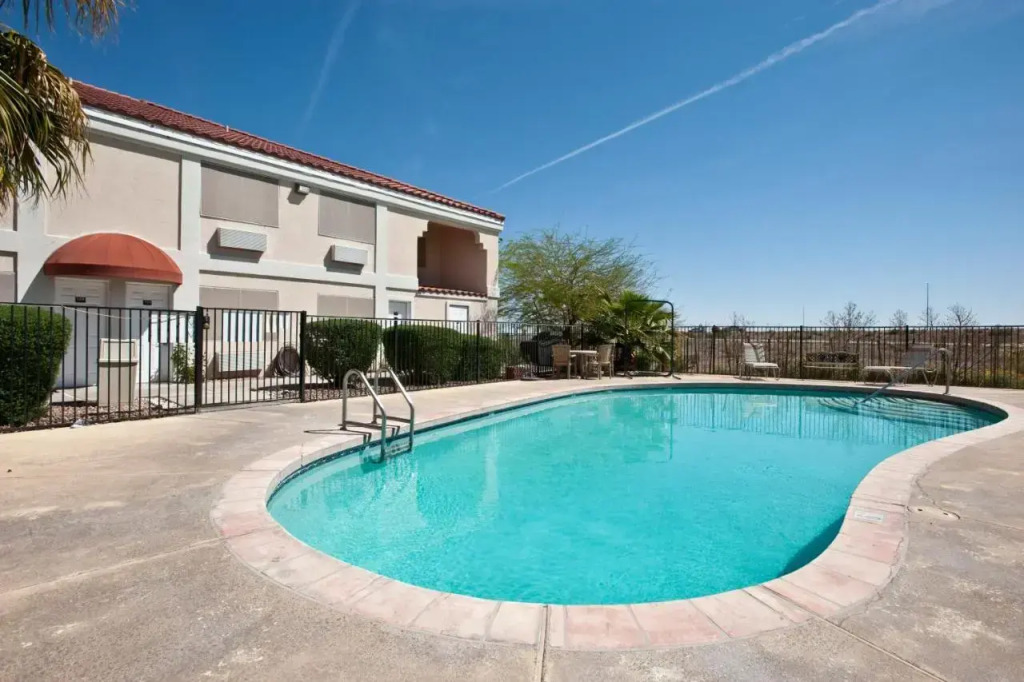 Superstition Inn and Suites