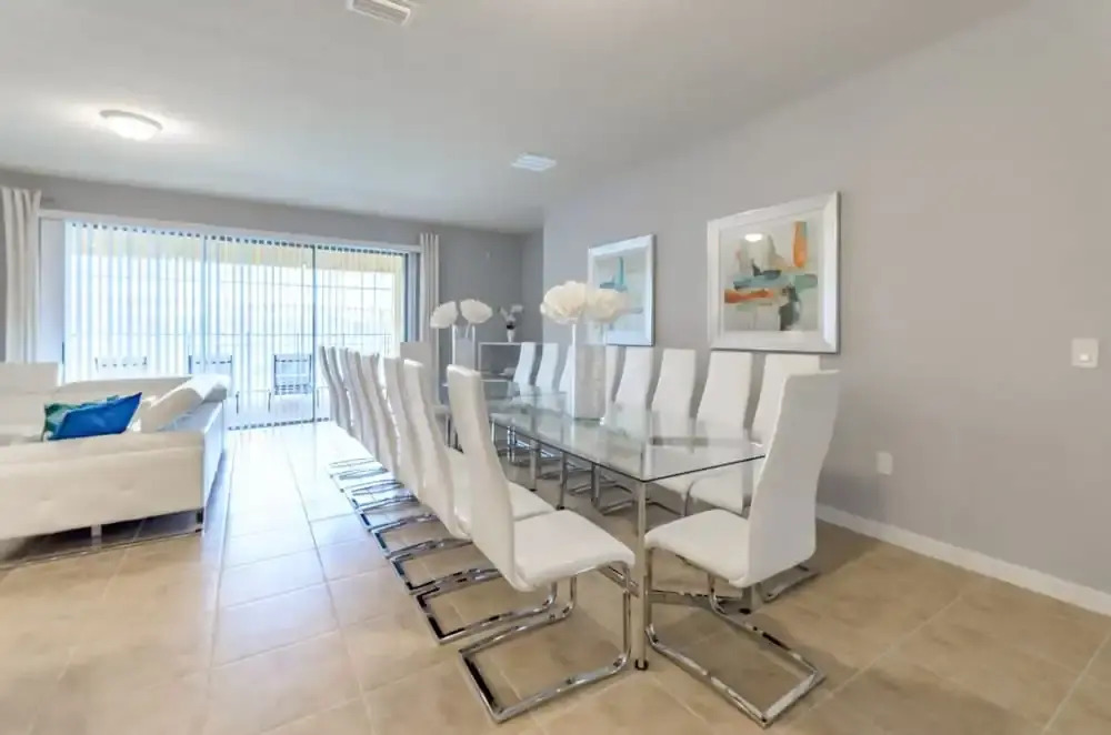 Windsor at Westside - 8811 Macapa Drive