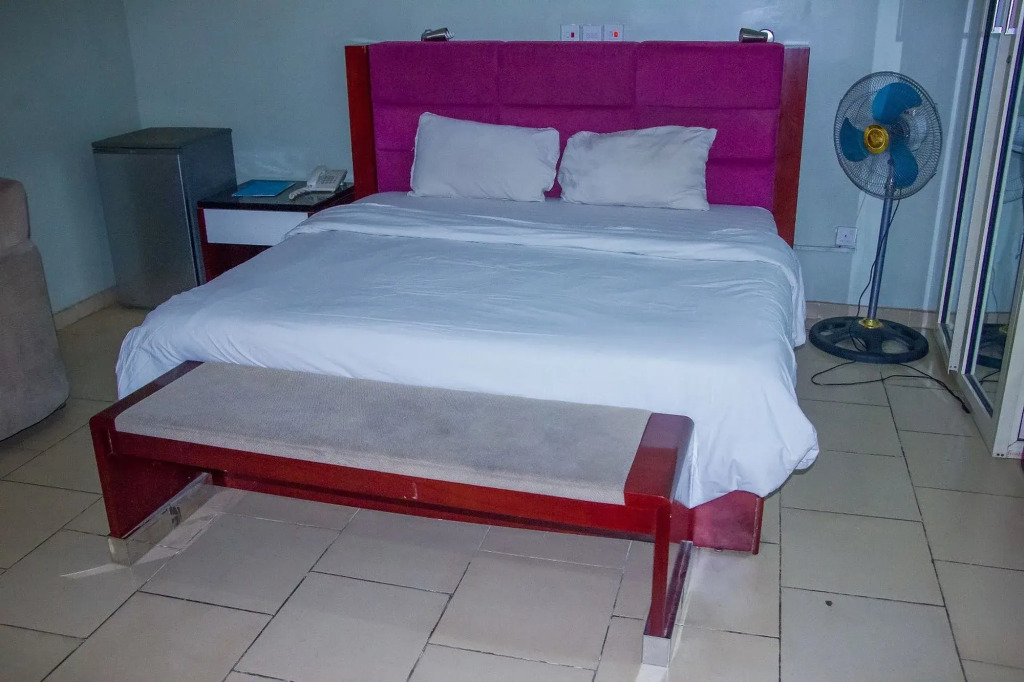 Folade Hotels