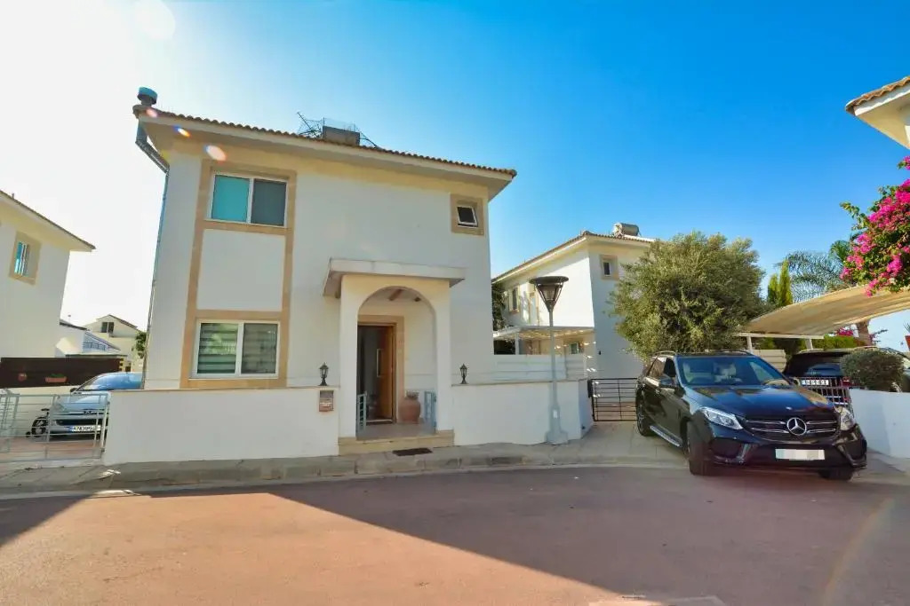 SunnyVillas: 3BR Super Cozy Villa☆Private Pool☆BBQ - Villa Falcon