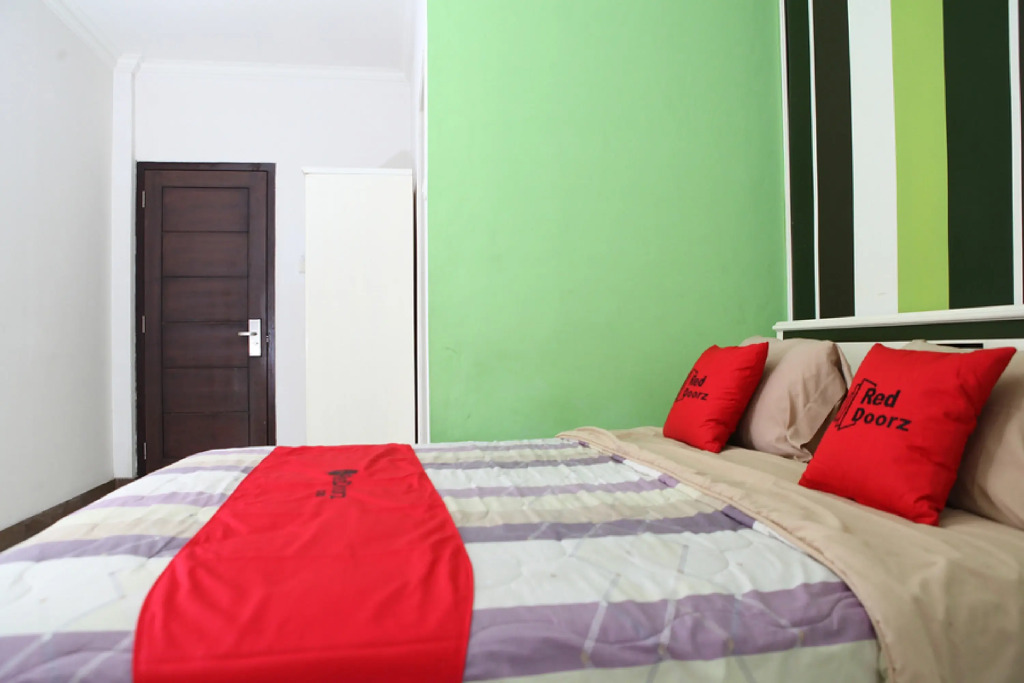 RedDoorz Plus @ Talaga Bodas