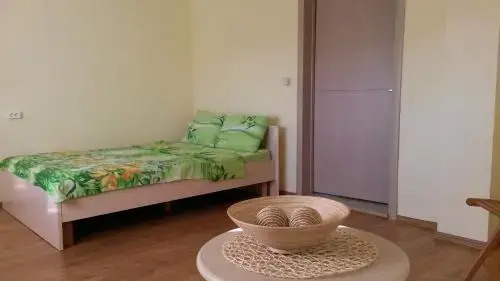 Guest House on Larkina 18