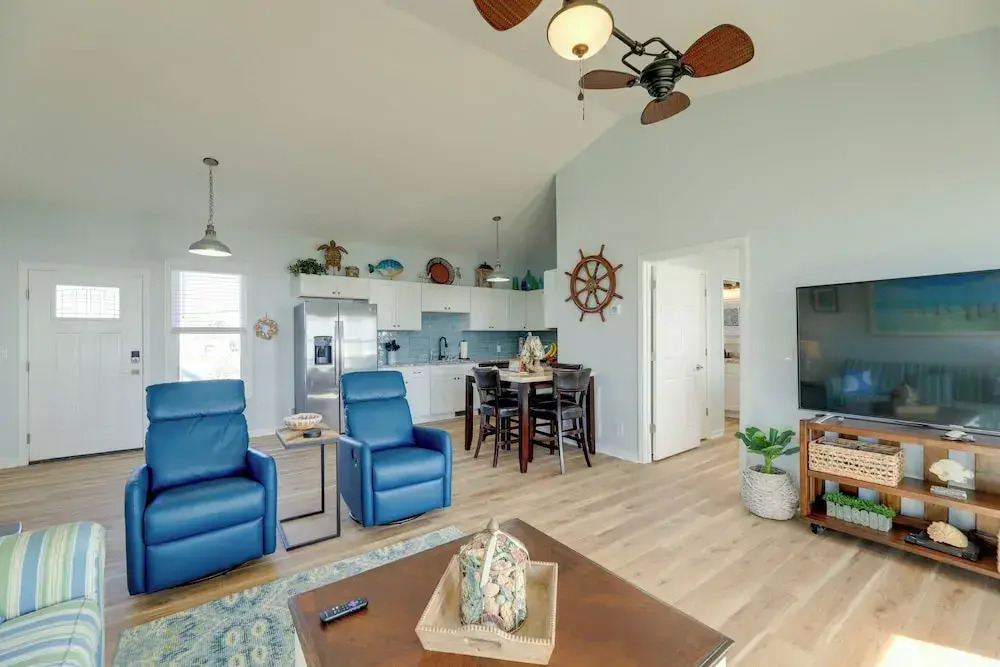 Waterview Home w/ Sunset & Lighthouse Views