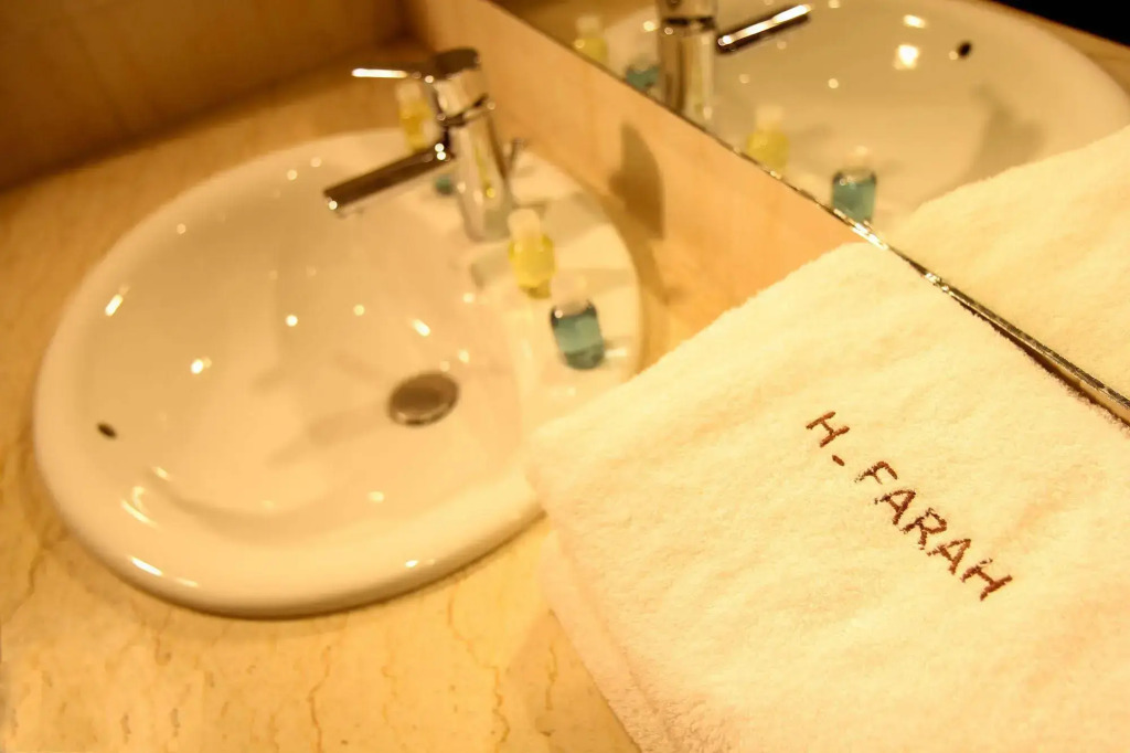 New Farah Hotel