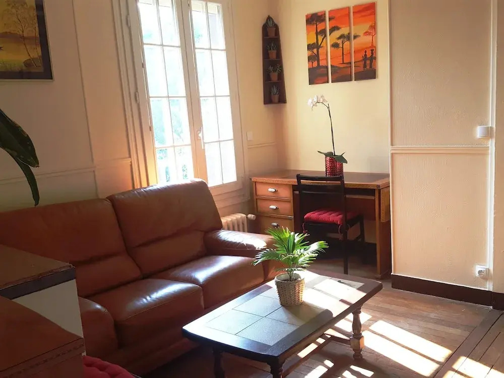Apakabar Homestay - proche gare Melun, parking privé, Netflix