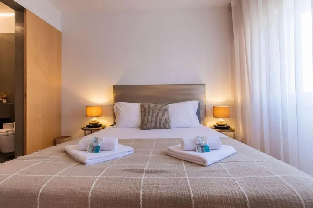 Lovelystay - Sunshine Residence in the Heart of Graça