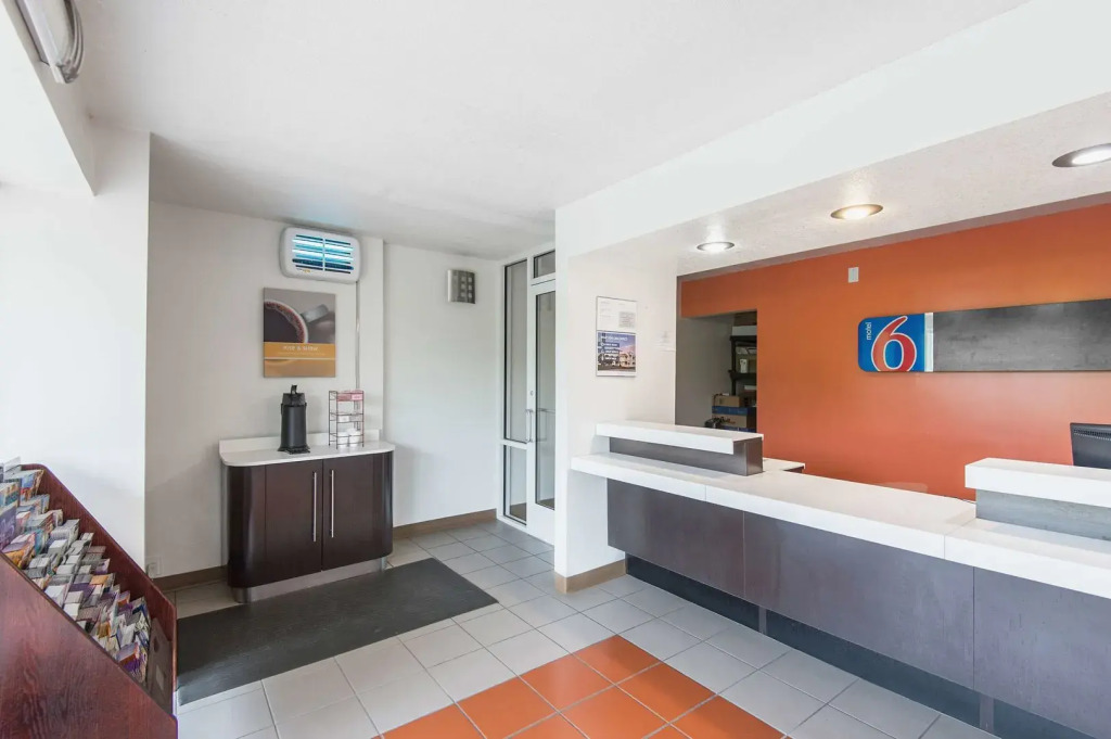 Motel 6-Overland Park, KS