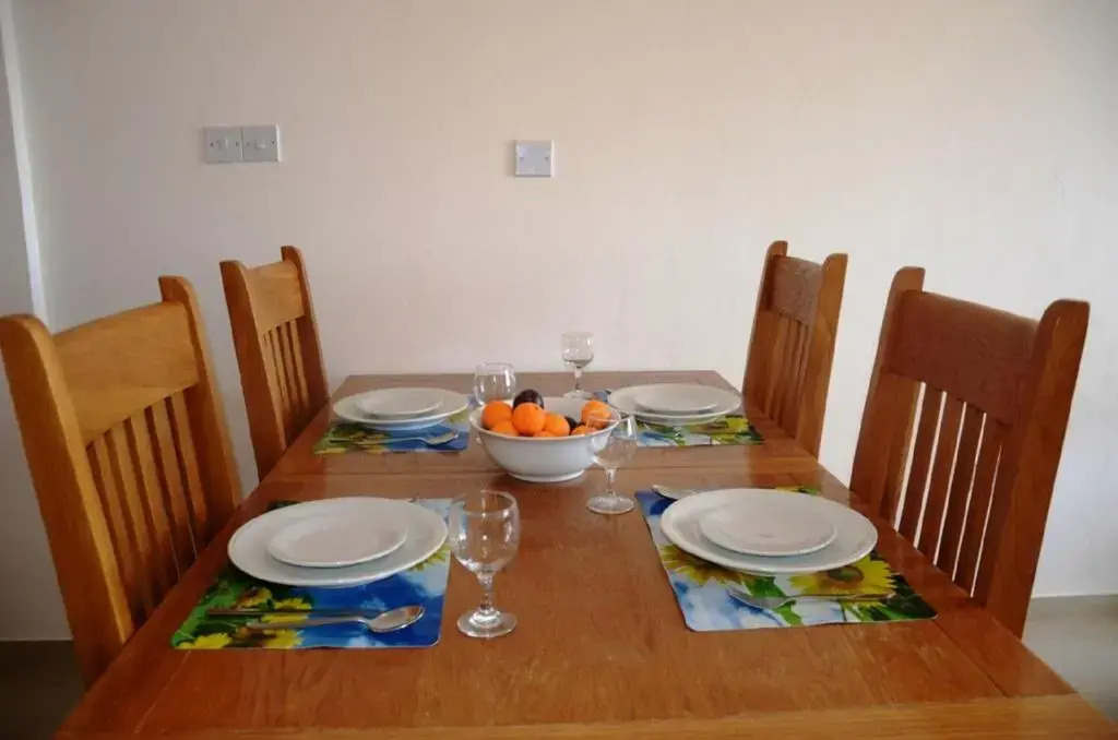 Top floor 2 bedroom apartment E101, 3 pools, sea view, FREE WIFI