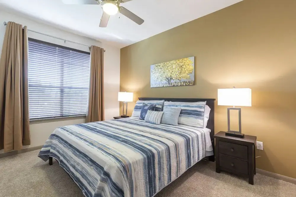 Luxurious King Sized BED Midtown Fully Equipped Condo -