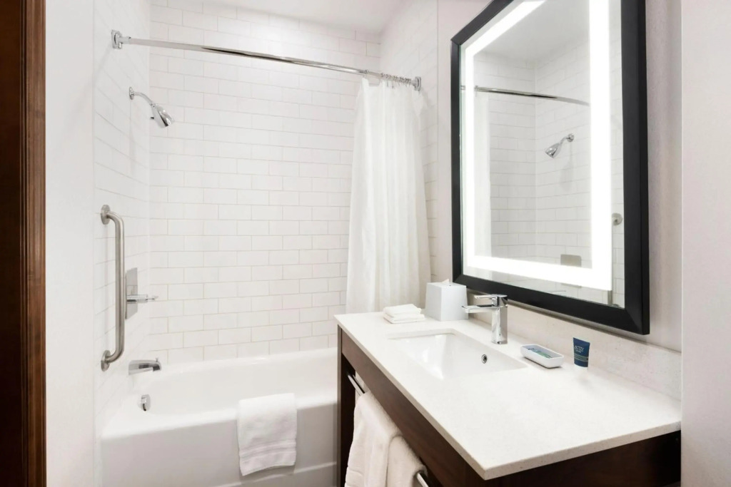 Four Points by Sheraton Calgary Airport