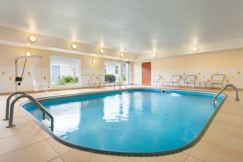 Amerivu Inn and Suites