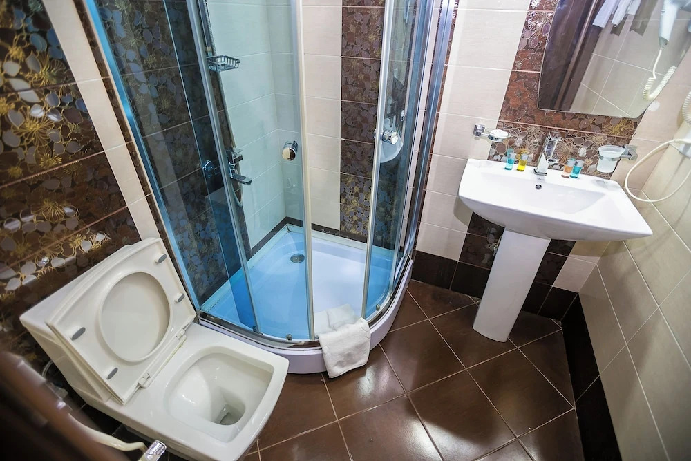 Golden Plaza Hotel