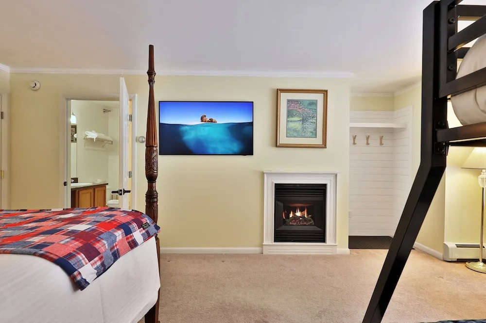 The Birch Ridge: Family Room #11 - Queen/bunkbed Suite In Killington, Vermont 1 Bedroom Home