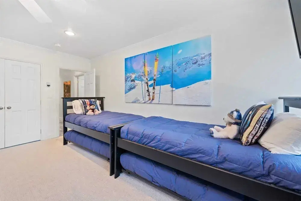 Luxury 3 Bedroom Condo In The Heart Of Bc Village