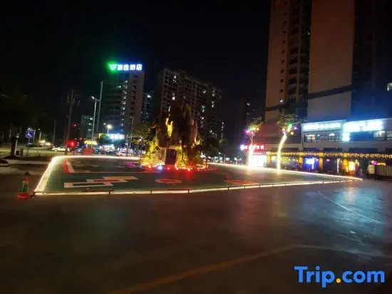 Vienna Hotel (Chongzuo Vientiane Jun Shop)